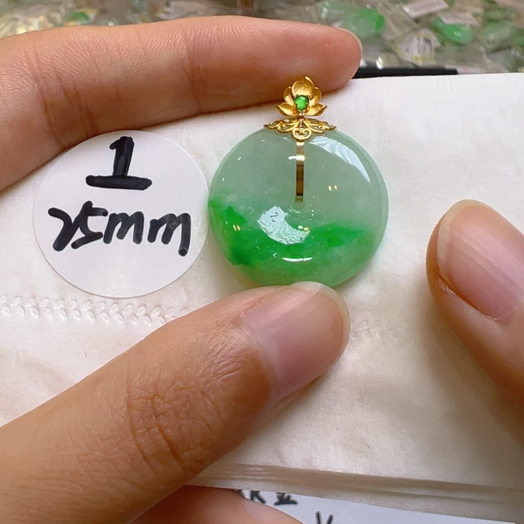 翡翠18K金镶嵌颈饰翡翠