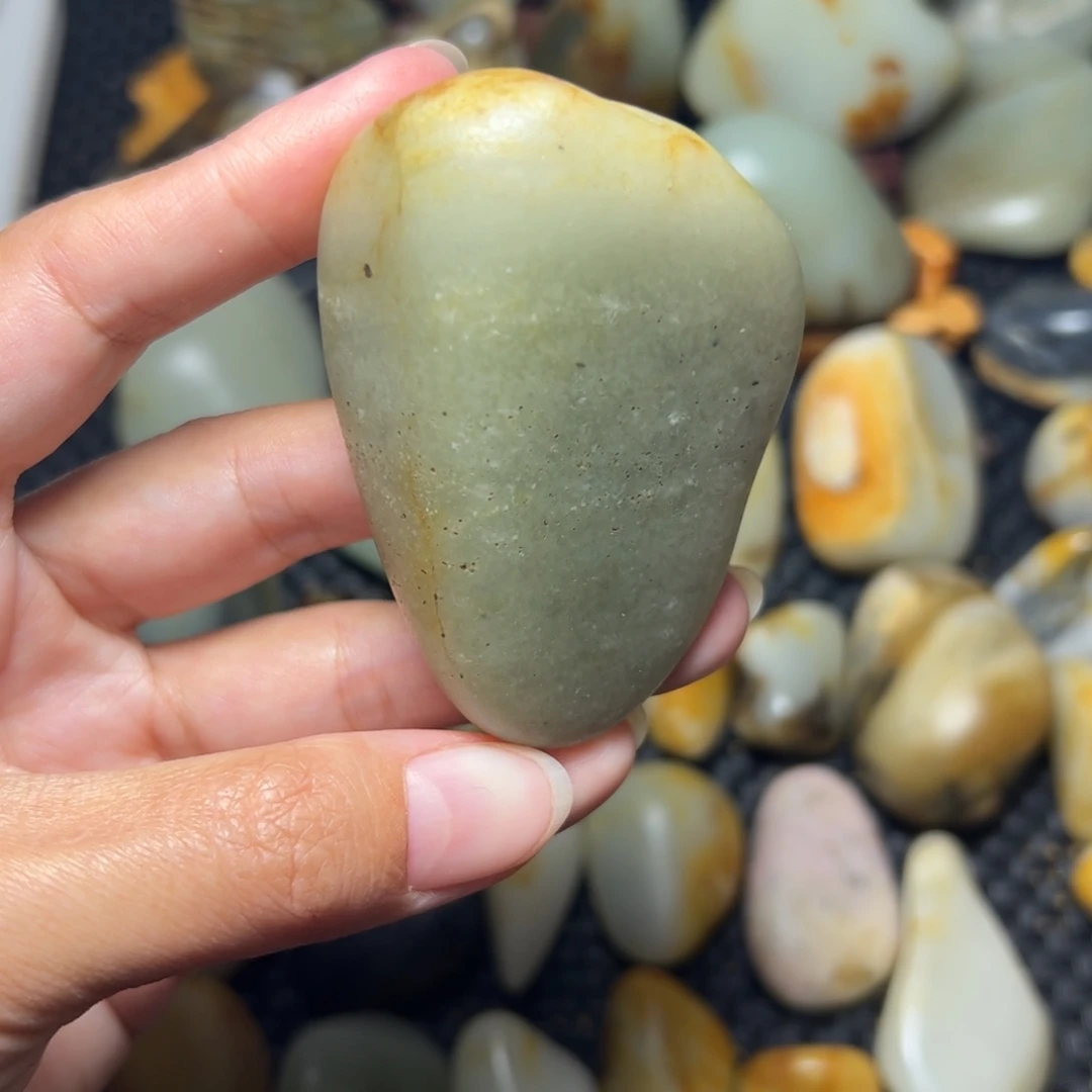 和田玉未镶嵌把件A76