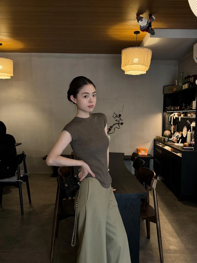 洋气衣服女千金清冷感贵系衣服时尚简约上衣百搭甜美可爱风格衣服