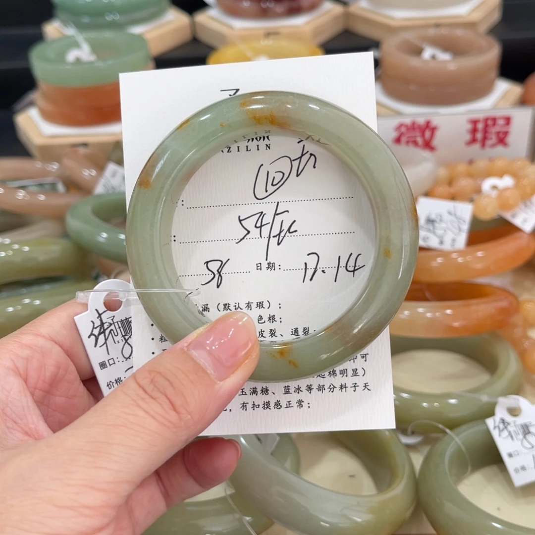 未镶嵌手镯石英质玉