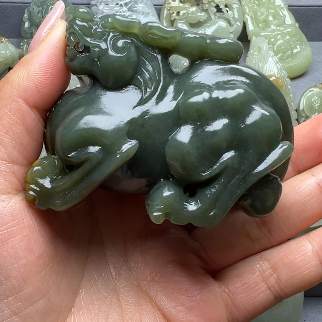 和田玉颈饰未镶嵌空**哇