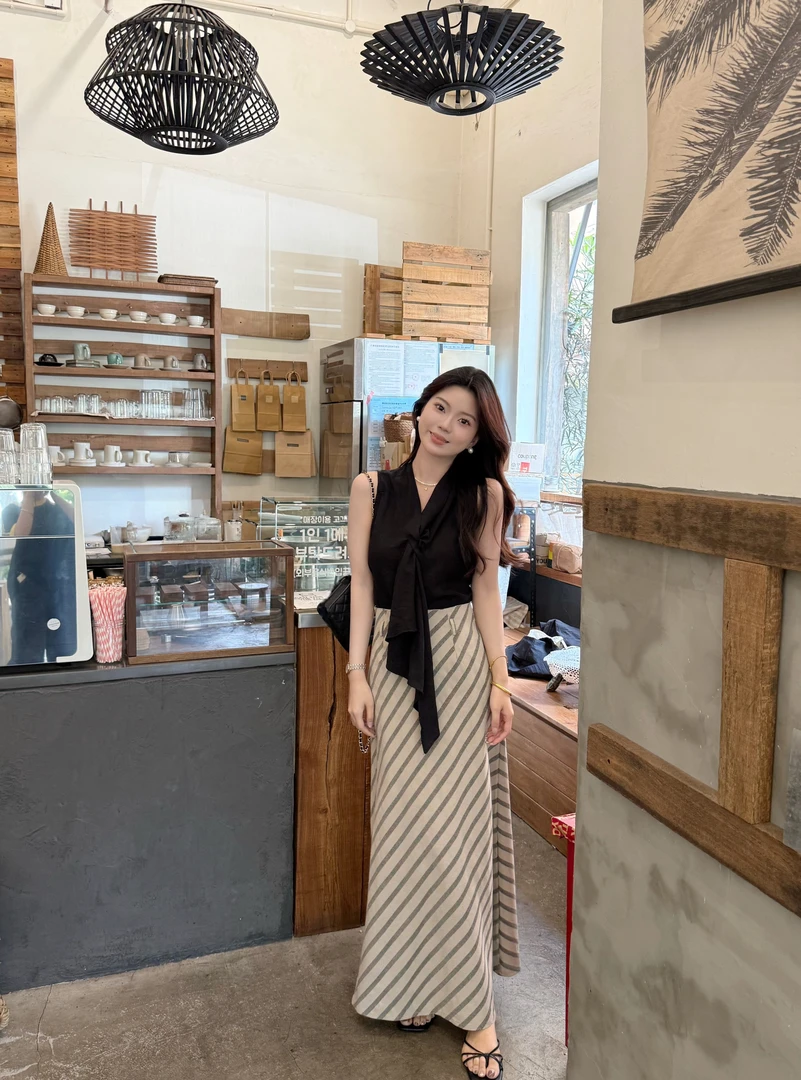 【烟雨行舟】法式气质无袖背心斜条纹高腰A字版半身裙休闲套装