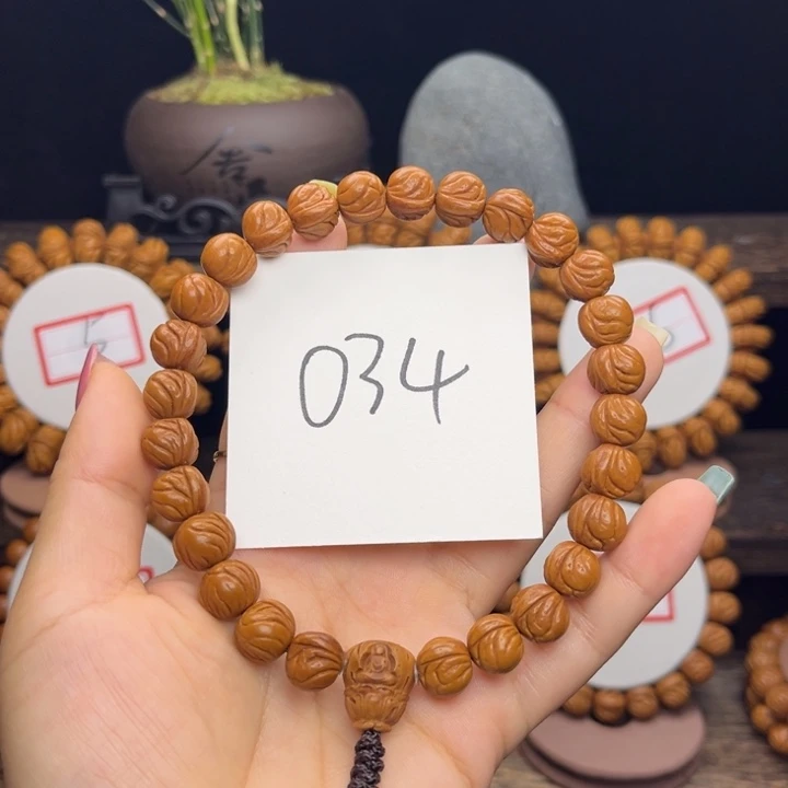 王***哞桃核手串玉龙脊肚卡11左右