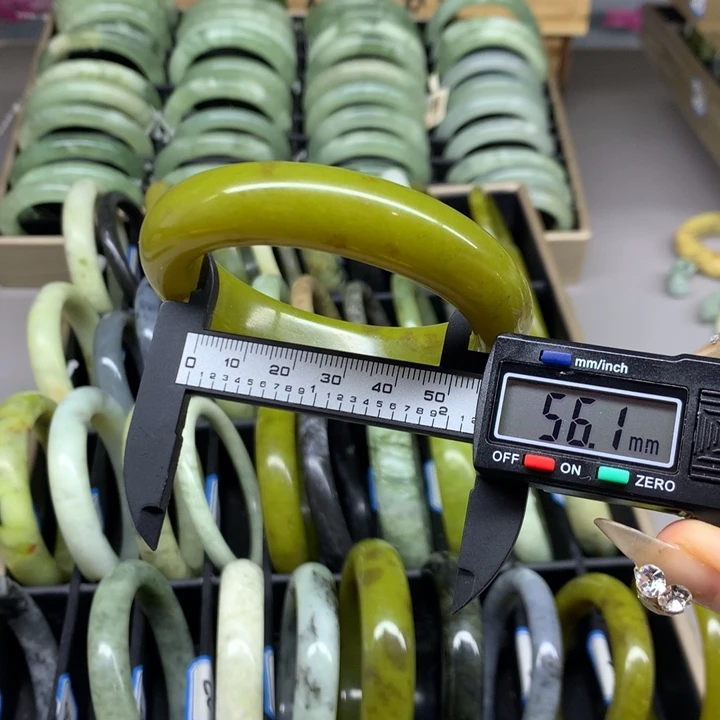 未镶嵌蛇纹石玉手镯89