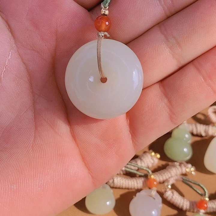 【闪购商品】颈饰未镶嵌和田玉