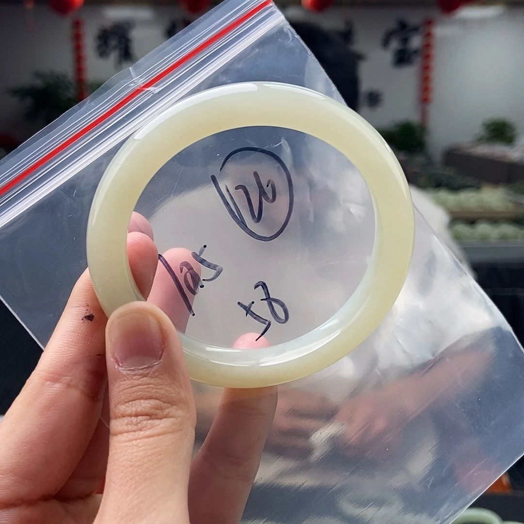 和田玉颜色多样性发拍一发一未镶嵌