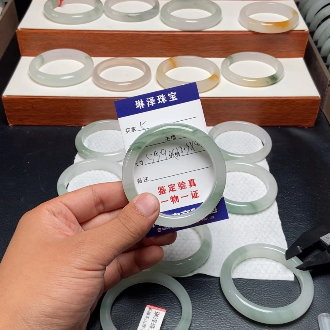 可***.未镶嵌手镯石英质玉5