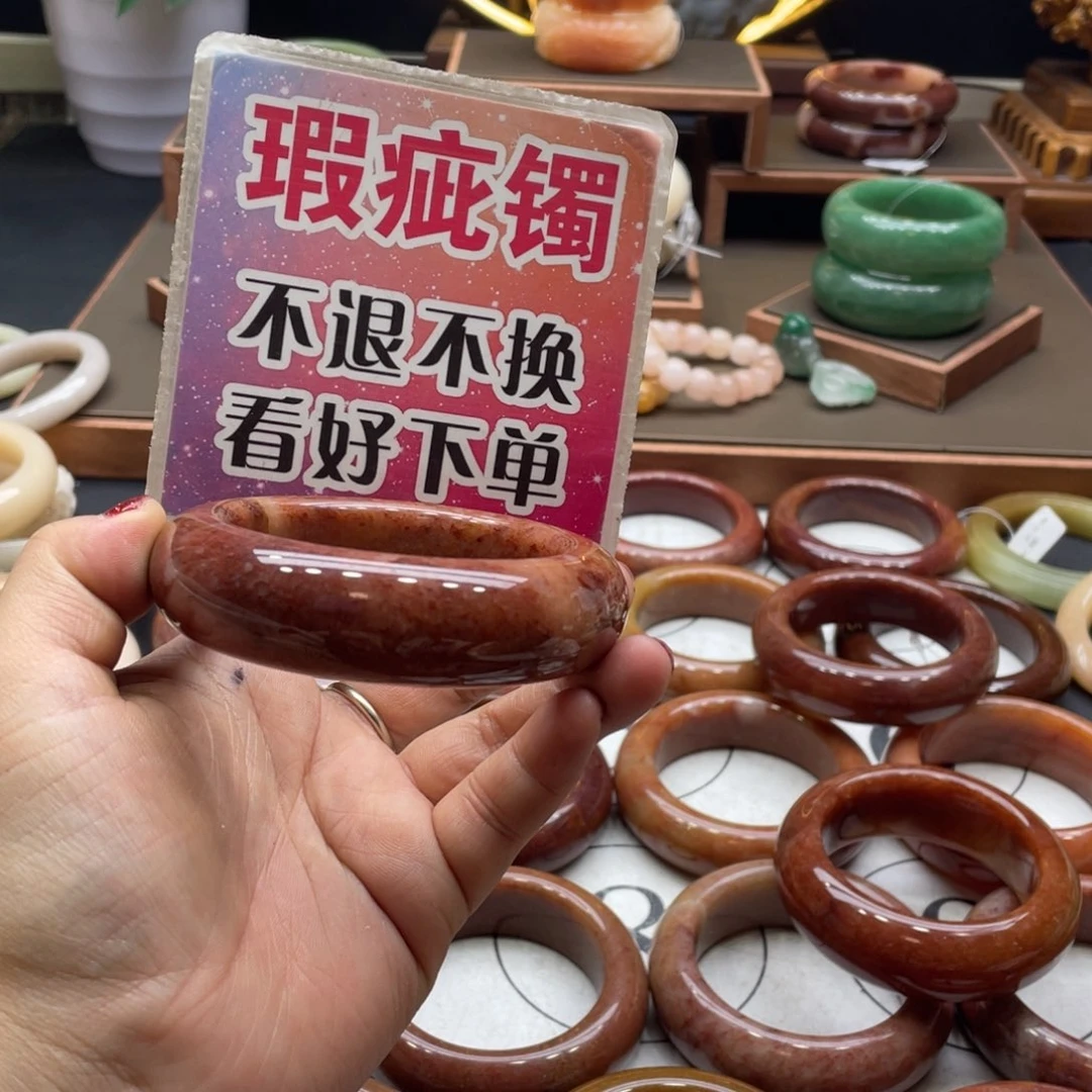 王***子石英岩玉未镶嵌手镯