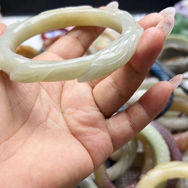 未镶嵌手镯石英岩玉凡*