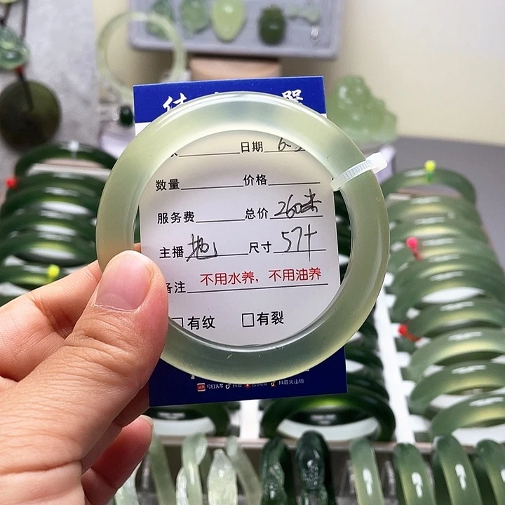 蛇纹石玉未镶嵌手镯地****¥