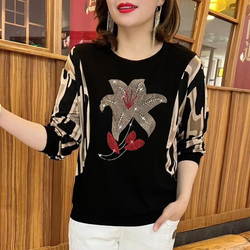 减龄女装圆领上衣春季新款烫钻时尚宽松遮肚大码外穿洋气妈妈装潮