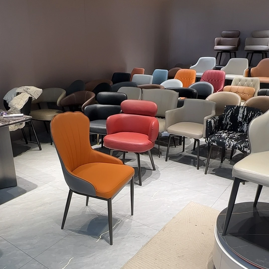 皇冠，深灰拼橘色的4个