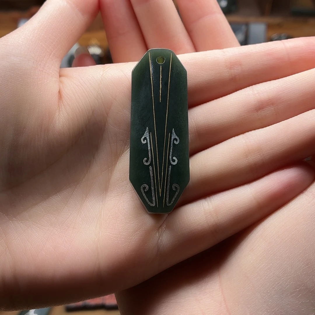 B****和田玉未镶嵌颈饰