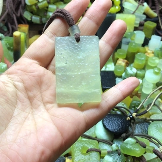 未镶嵌岫玉吊坠岫