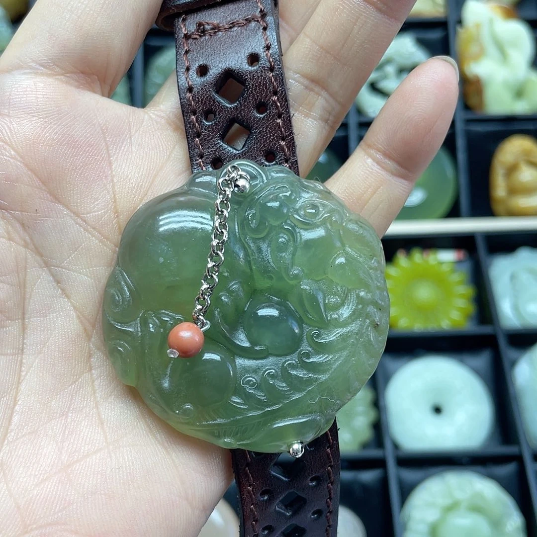 蛇纹石玉未镶嵌颈饰