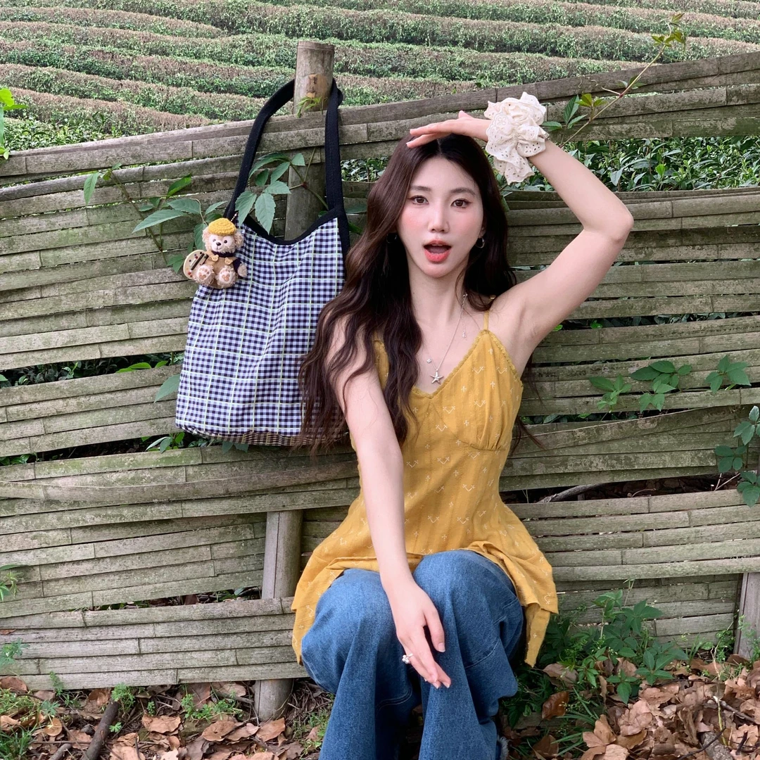 Berry 喜你而欢大庞定制 v领吊带收腰长款上衣女黄色蕾丝显瘦衬衫