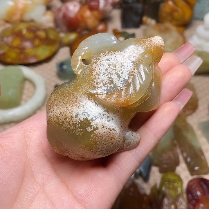 蛇纹石玉未镶嵌颈饰