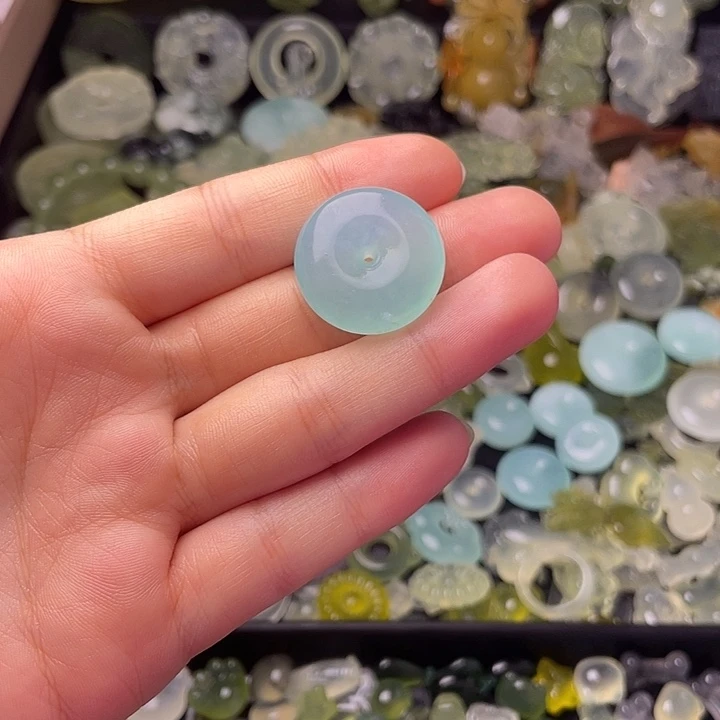 蛇纹石玉合金颈饰天青冻平安扣
