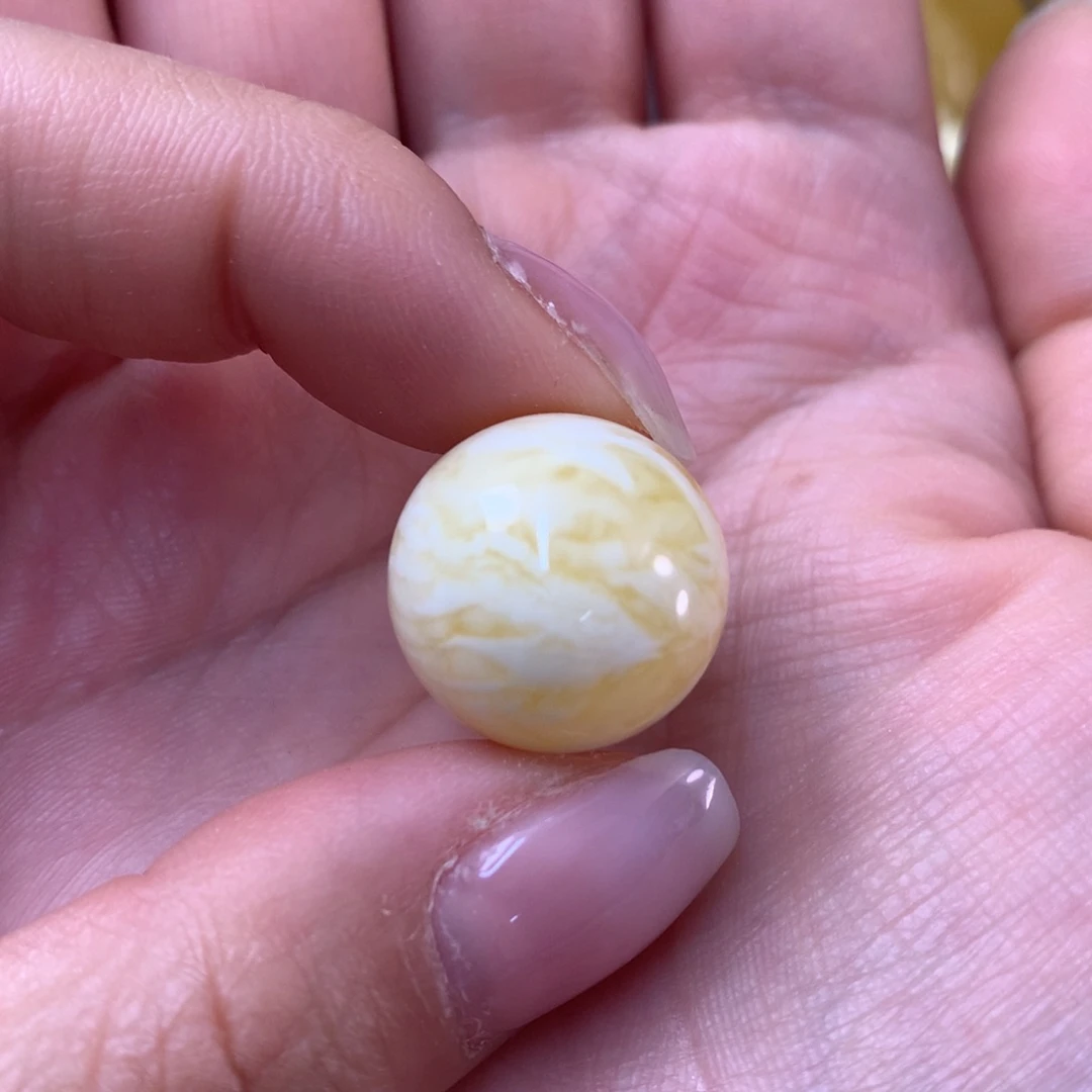 未镶嵌琥珀裸石刘*蜜蜡