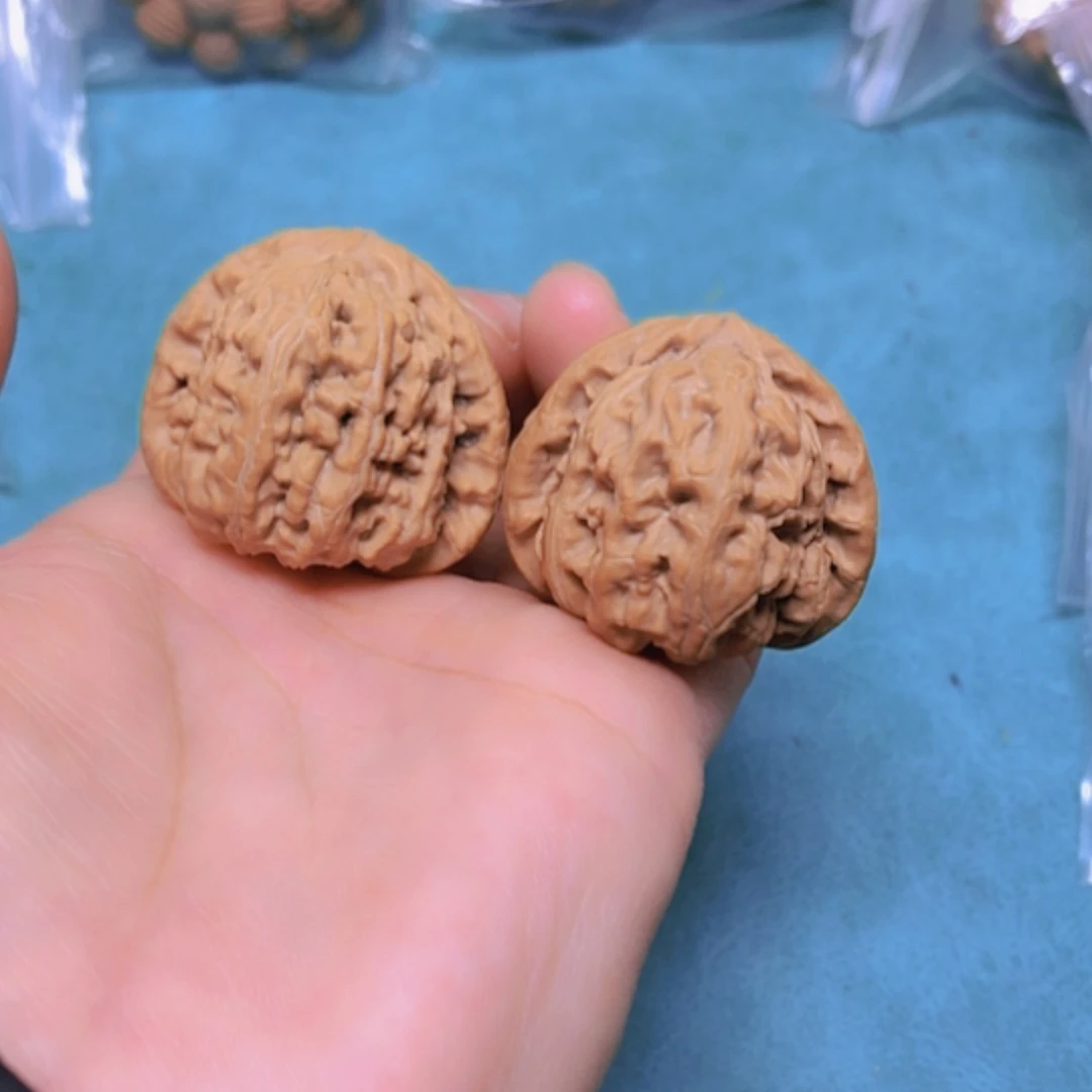 【闪购商品】摆件核桃36三角白全品磕尖