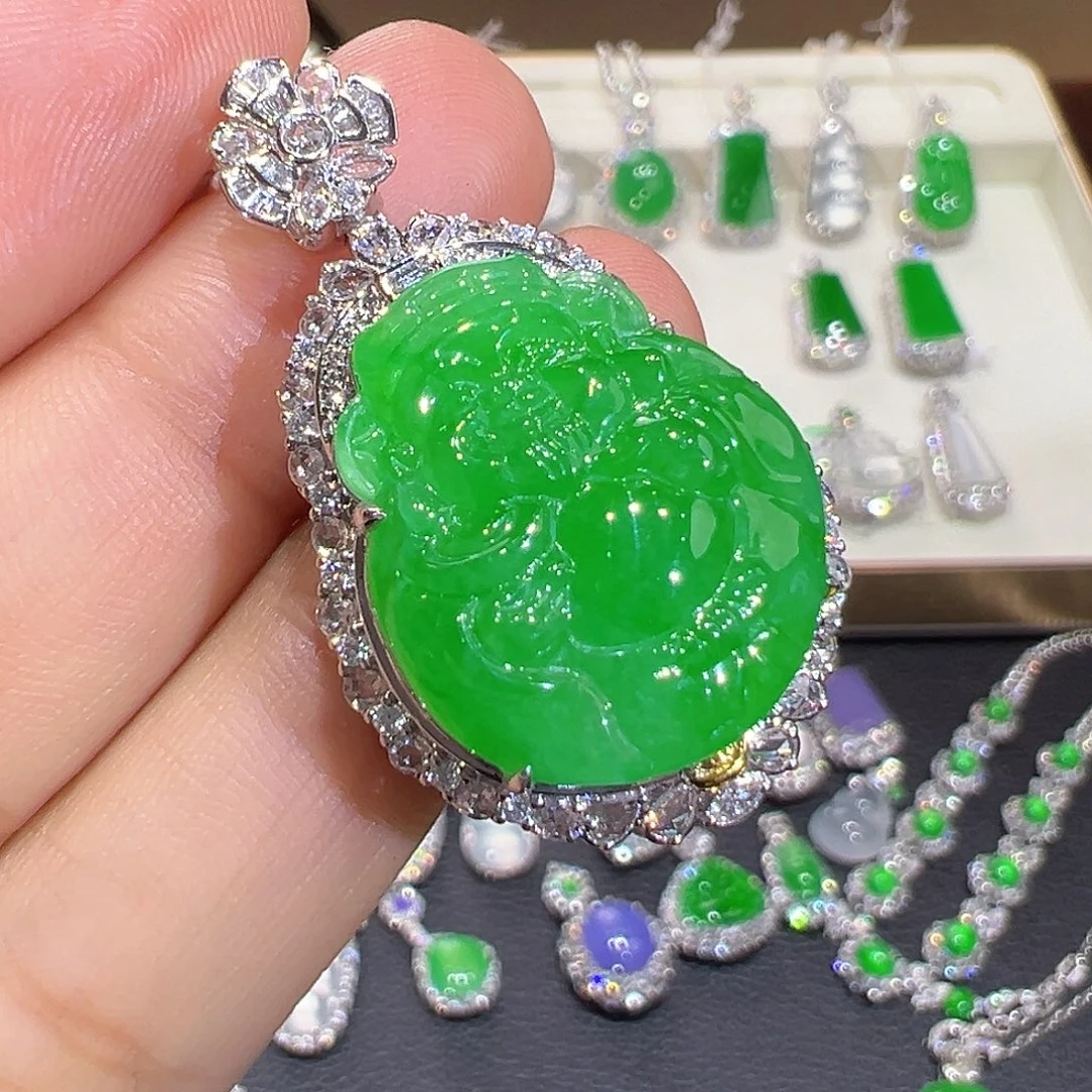 翡翠18K金镶嵌颈饰