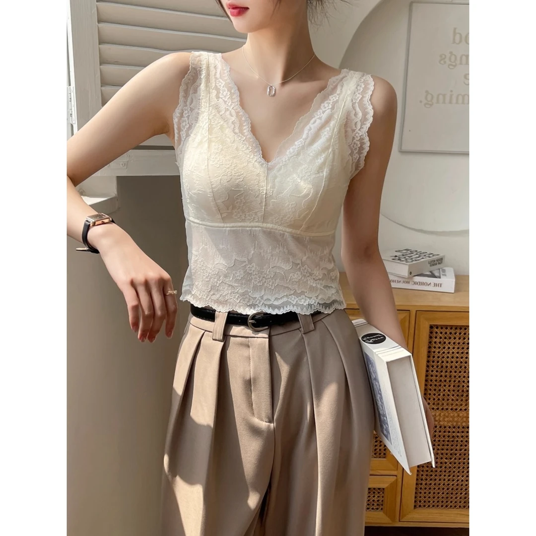 杏色蕾丝v领吊带背心女夏外穿2025年新款内搭打底无袖带胸垫上衣