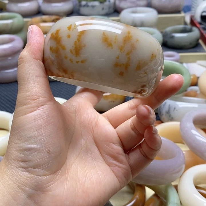未镶嵌手镯石英岩玉