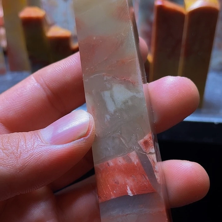 老挝石东*居老挝石是在