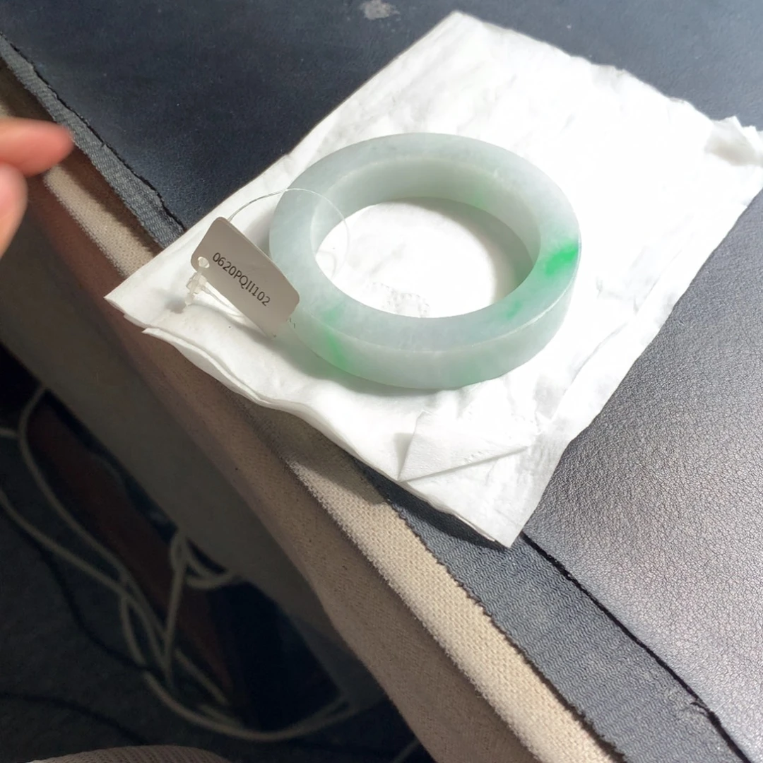 未镶嵌翡翠手镯定制翡翠