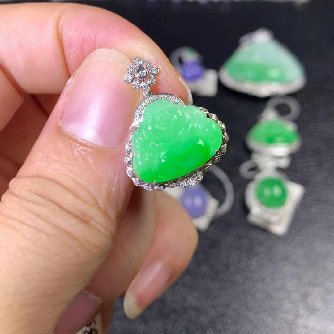 翡翠18K金镶嵌颈饰翡翠