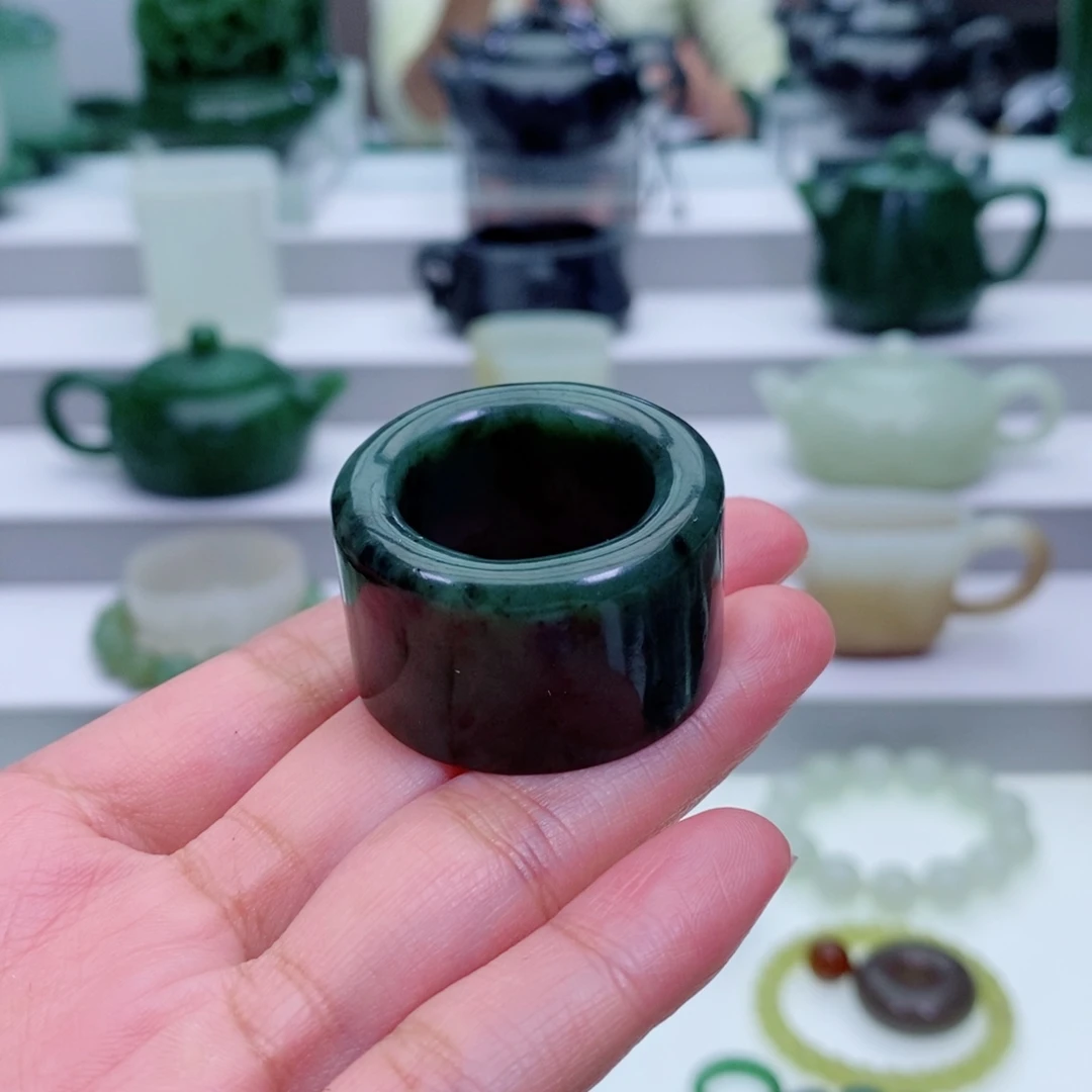 和田玉未镶嵌摆件扳指