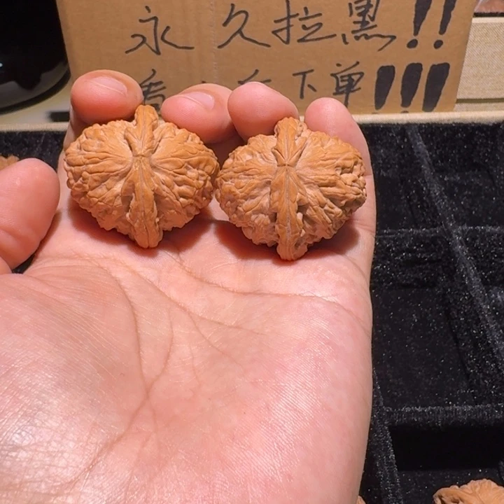 2***5吊坠文玩核桃白狮子