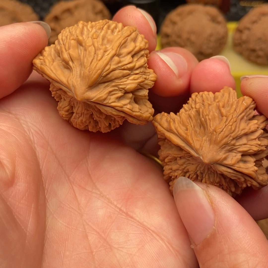 文玩核桃吊坠虎蛇