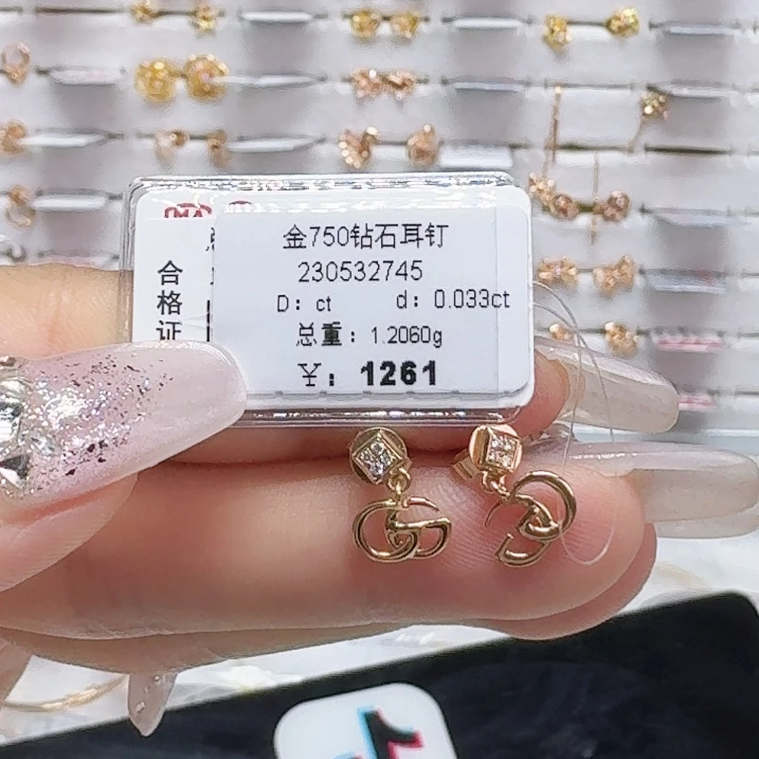 18K金镶嵌耳饰钻石钻石