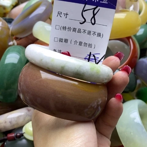 蛇纹石玉手镯未镶嵌