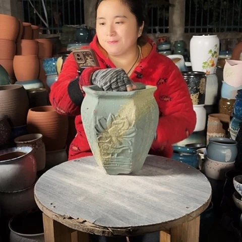 18口24高瑕疵一个盆子。