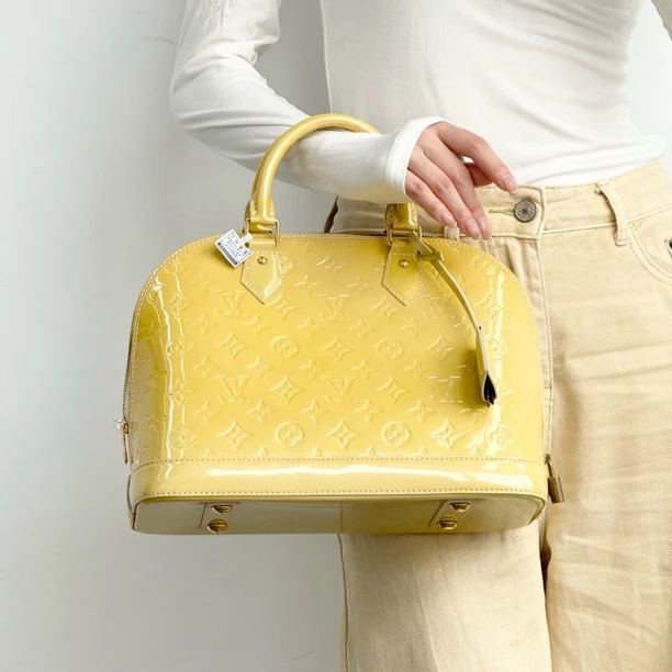 95新 LouisVuitton/路易威登 lv小鸡黄漆皮alma贝壳手提包