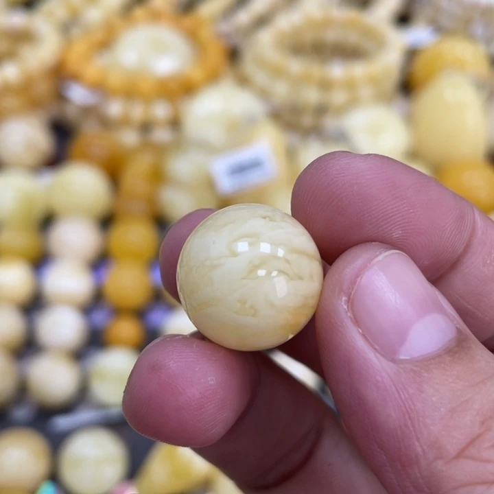 蜜蜡未镶嵌裸石16.6mm瑕疵虎皮