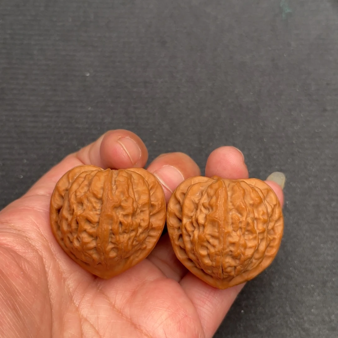 瑞***年桃核把件36×36全品头茬金牛狮子头XM3520