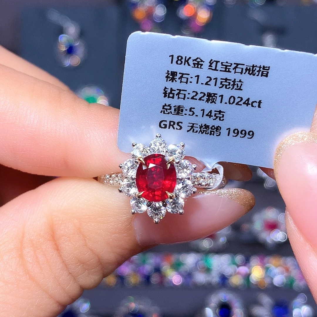 18K金镶嵌红宝石戒指