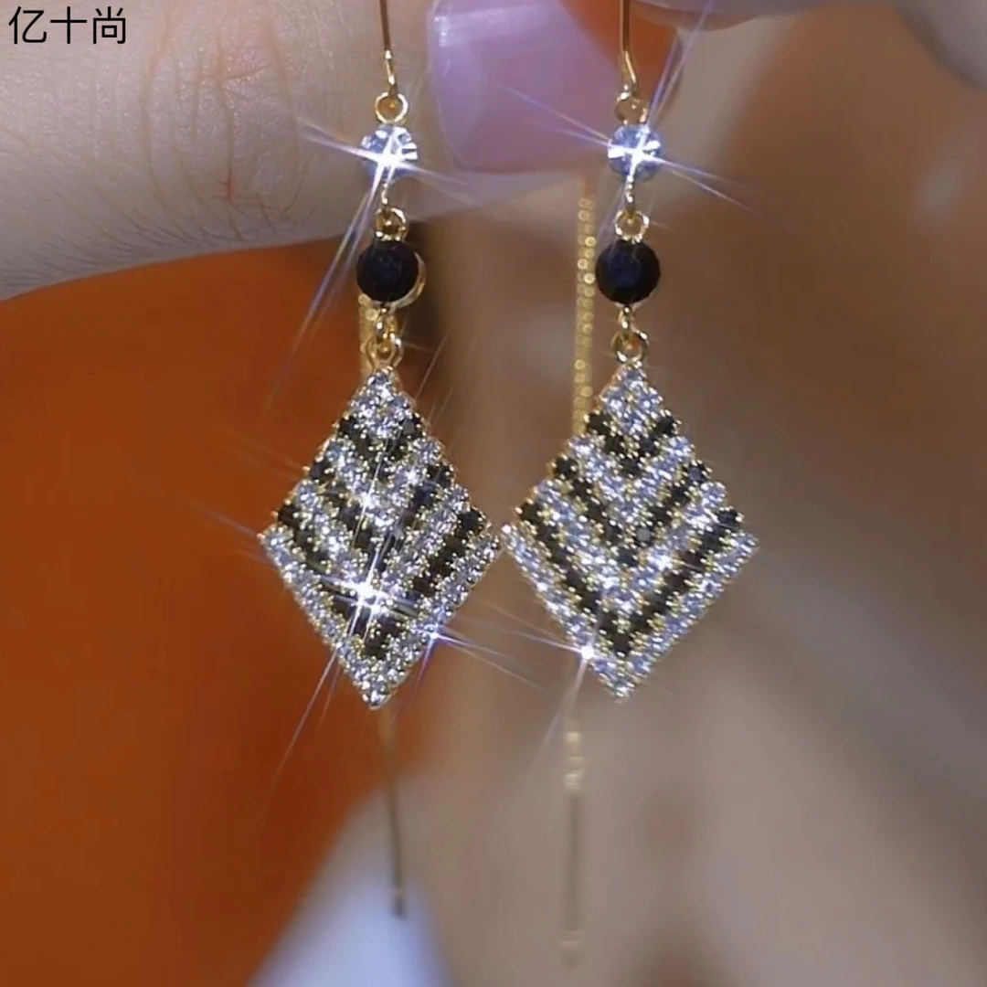 合金合成锆石耳饰 亿十尚三角菱形黑白耳线耳环时尚洋气个性潮酷H