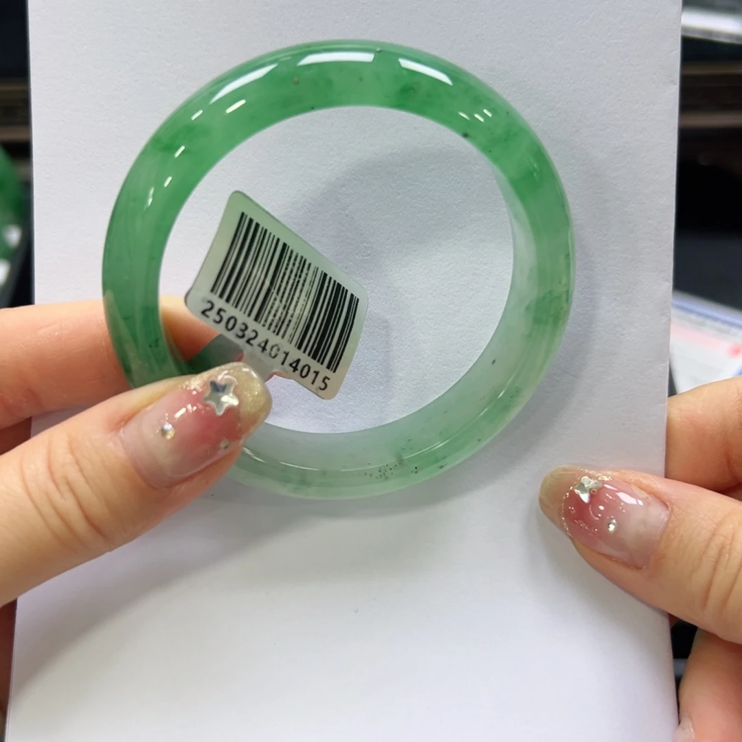 燕***子石英质玉手镯未镶嵌