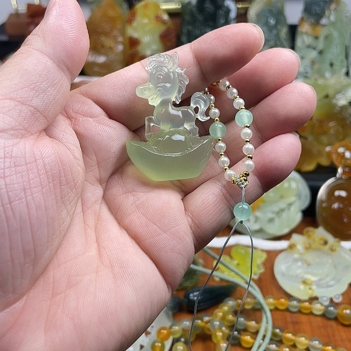 一****蛇纹石玉未镶嵌颈饰