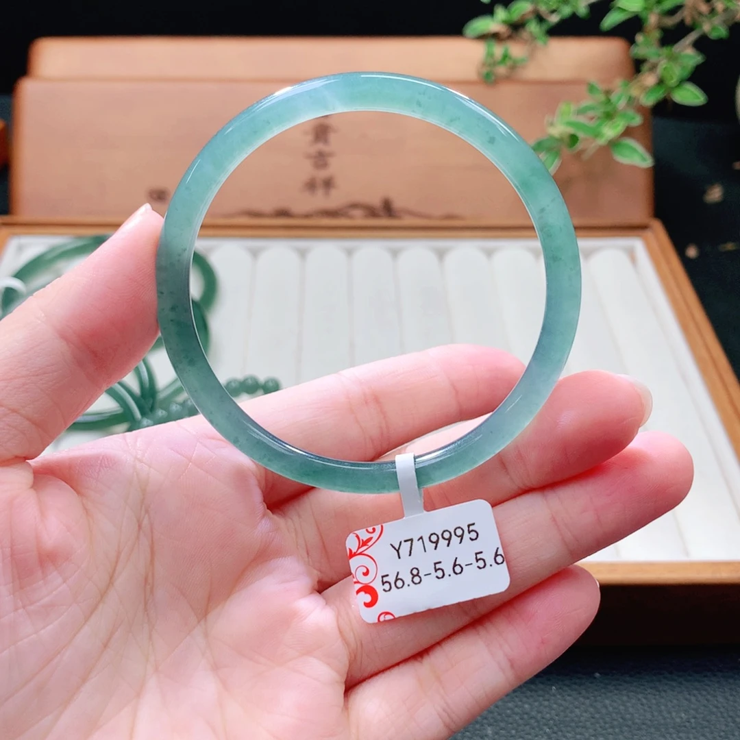 翡翠未镶嵌手镯（圆镯）