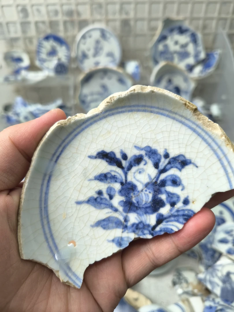 现代工艺品青花瓷片