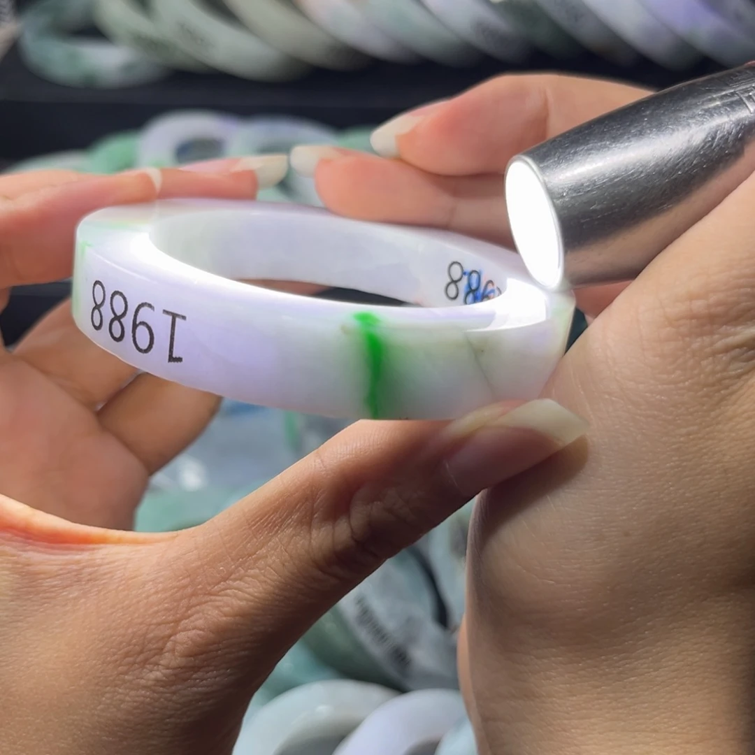 定制翡翠未镶嵌翡翠手镯