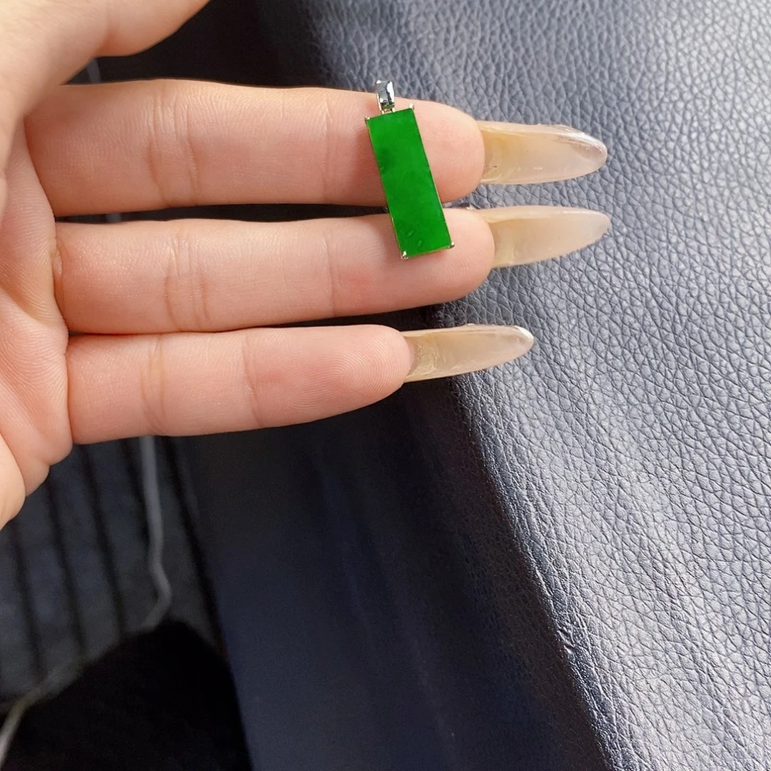 颈饰18K金镶嵌翡翠翡翠
