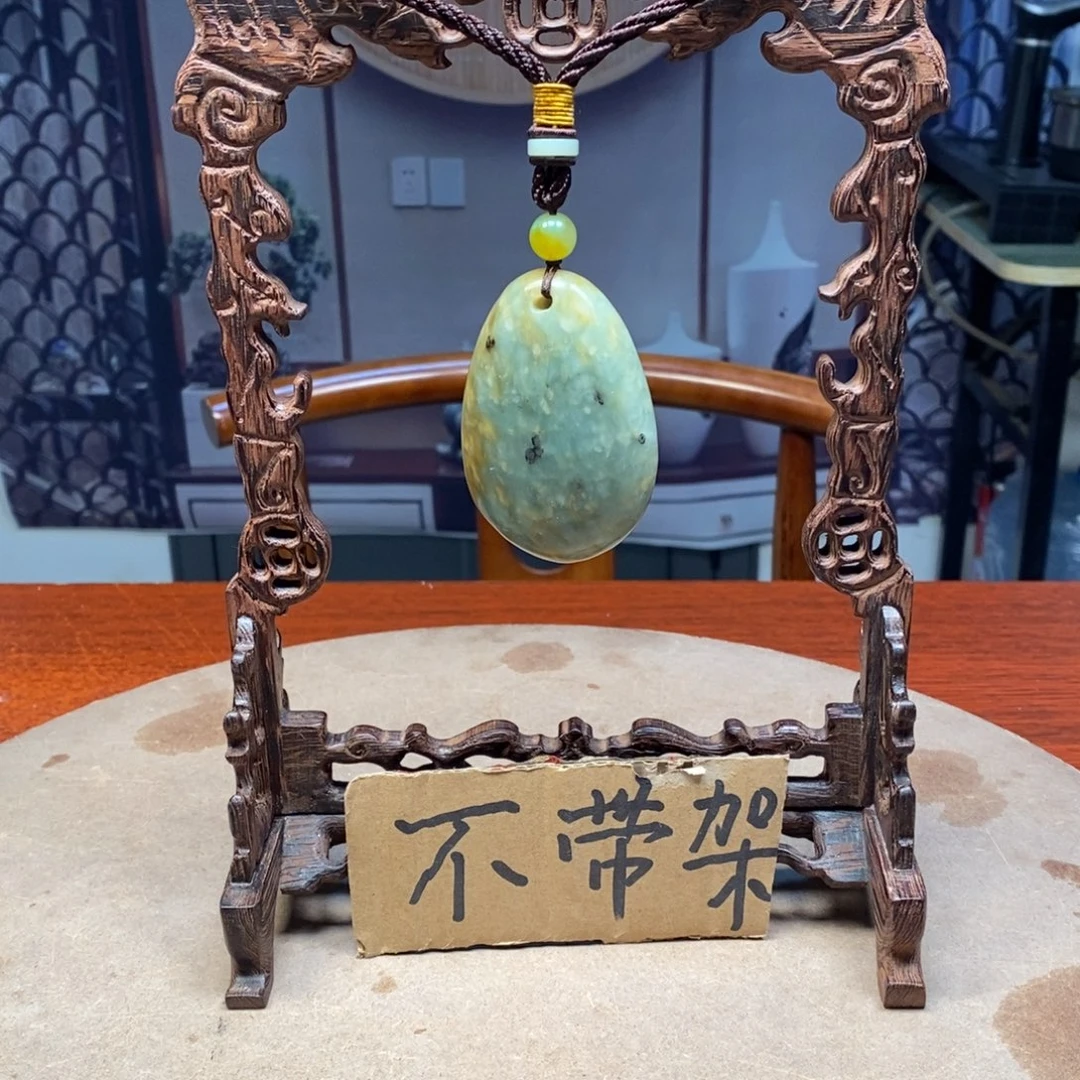 n***e玉岫岩精品原石摆件