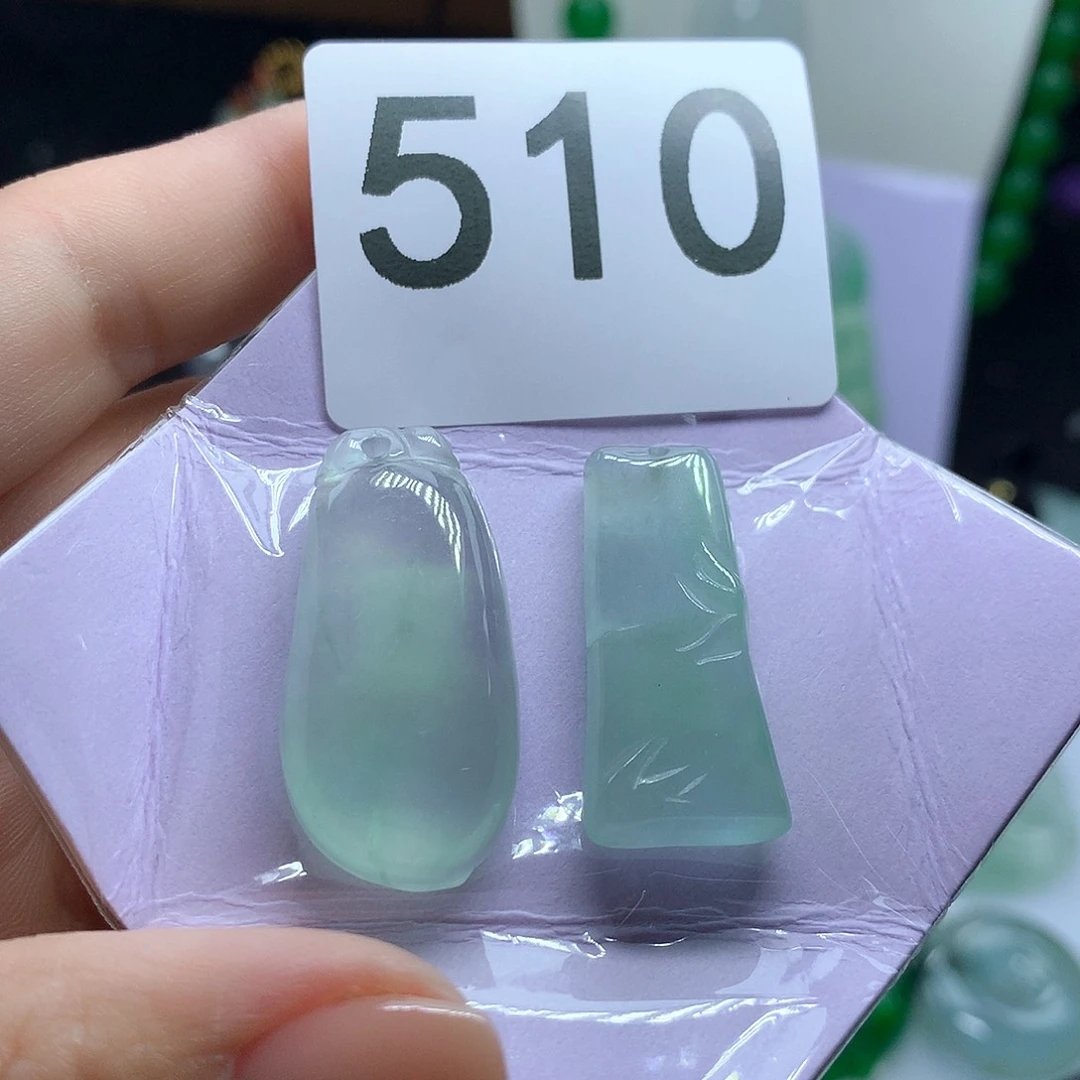 翡翠吊坠(赠链)未镶嵌