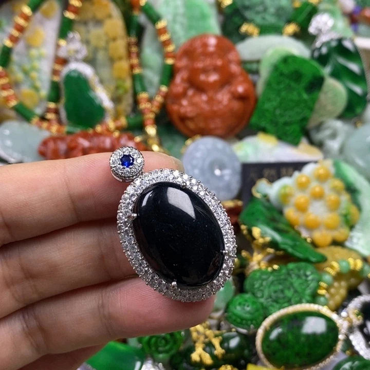 翡翠未镶嵌吊坠(赠链)